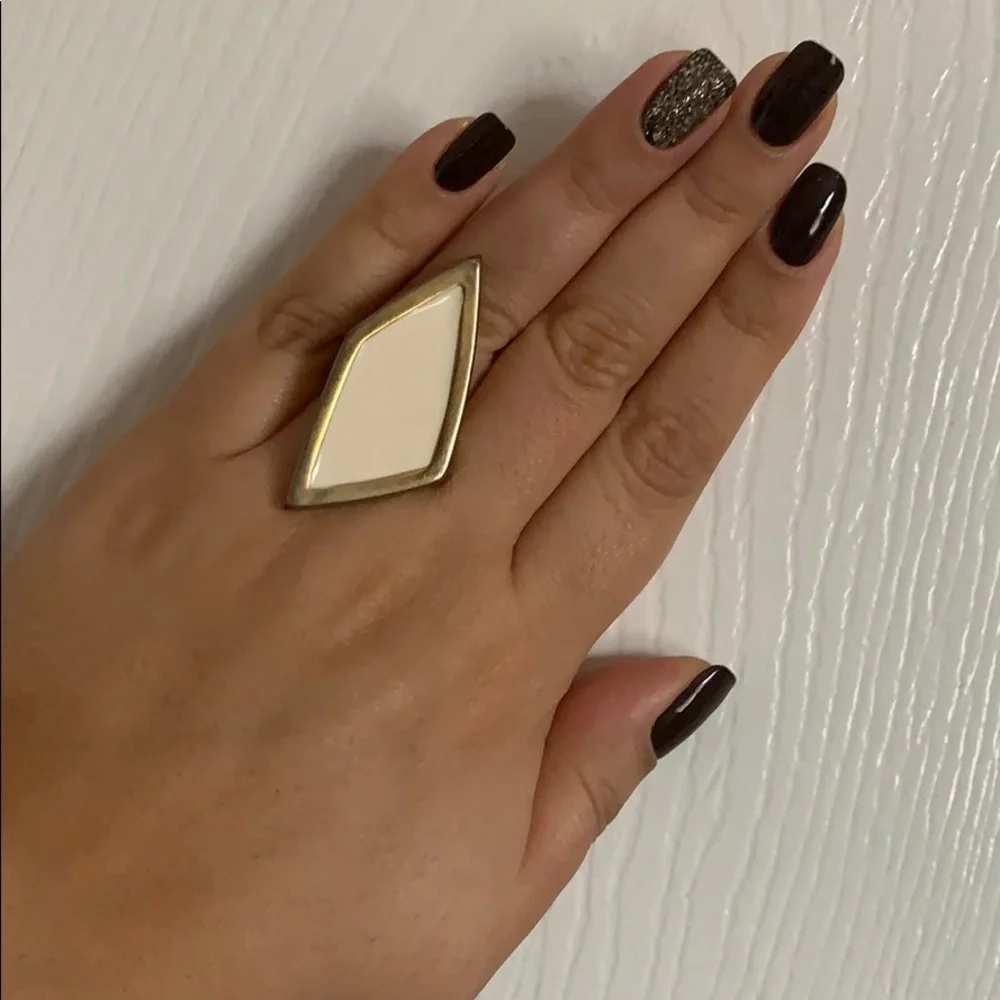 Glamhouse ring